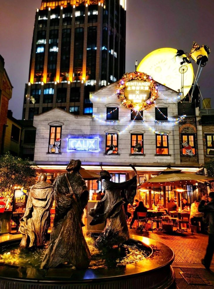 上海新天地石库门建筑群时尚地标